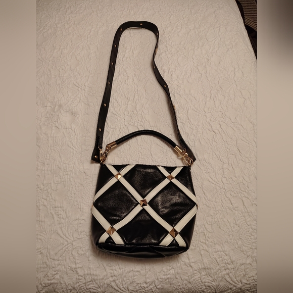 Black & White Cross-Strap Leather Shoulder Bag with Gold Accents - Picture 2 of 12